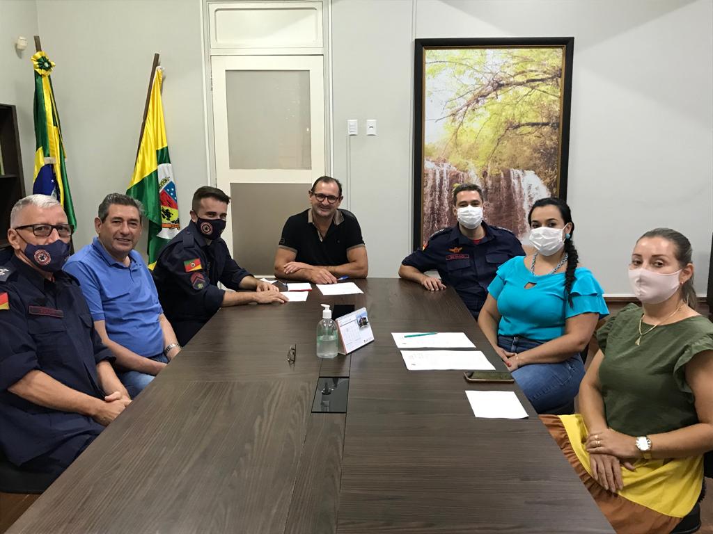 Governo Municipal reúne-se com o comando do Corpo de Bombeiros